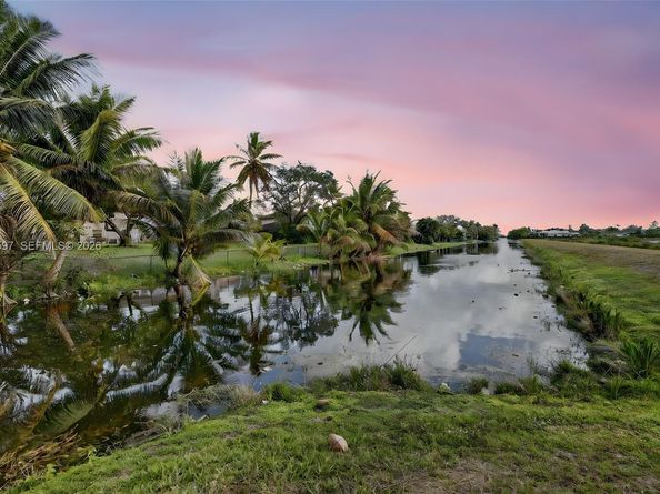 10614 SW 17th Pl, Davie FL 33324