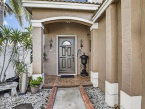 10614 SW 17th Pl, Davie FL 33324