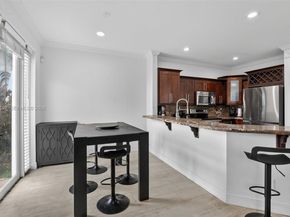 10614 SW 17th Pl, Davie FL 33324