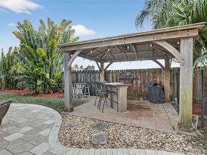 10614 SW 17th Pl, Davie FL 33324