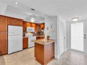 9320 S Hollybrook Lake Dr 108, Pembroke Pines FL 33025