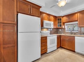 9320 S Hollybrook Lake Dr 108, Pembroke Pines FL 33025