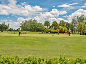 9320 S Hollybrook Lake Dr 108, Pembroke Pines FL 33025