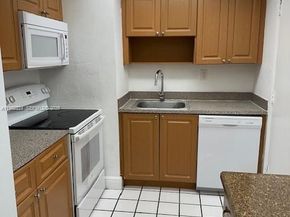 5400 SW 77 Court 2R, Miami FL 33155