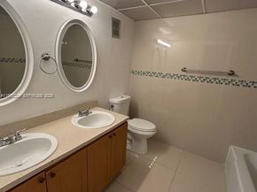 5400 SW 77 Court 2R, Miami FL 33155