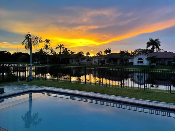 2763 Oakbrook Dr, Weston FL 33332