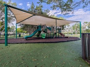 2763 Oakbrook Dr, Weston FL 33332