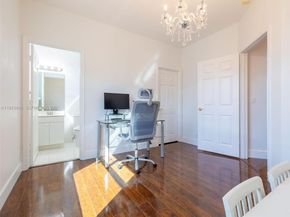 2763 Oakbrook Dr, Weston FL 33332