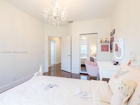 2763 Oakbrook Dr, Weston FL 33332