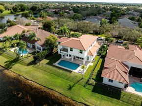 2763 Oakbrook Dr, Weston FL 33332