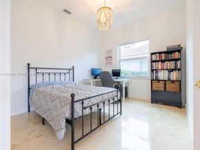 2763 Oakbrook Dr, Weston FL 33332