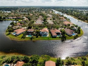 2763 Oakbrook Dr, Weston FL 33332