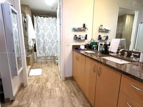 300 S Biscayne Blvd 3504, Miami FL 33131