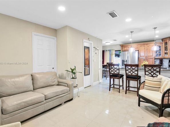 550 SW 115th Ave 306F, Sweetwater FL 33174