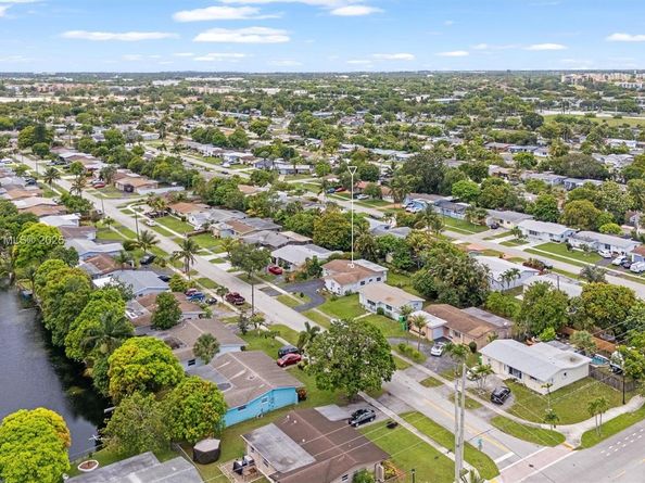 6441 NW 26th St, Sunrise FL 33313