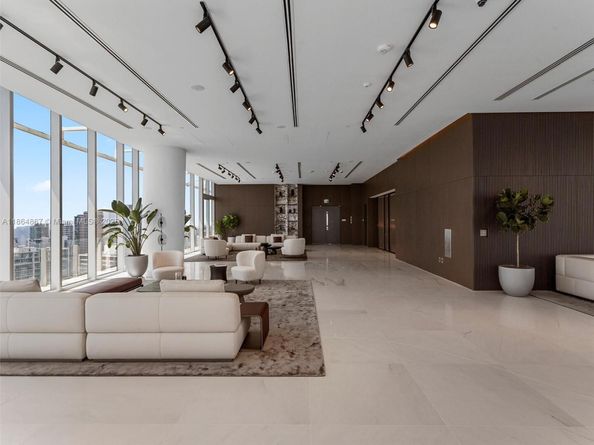 300 Biscayne Blvd Way 2505, Miami FL 33131