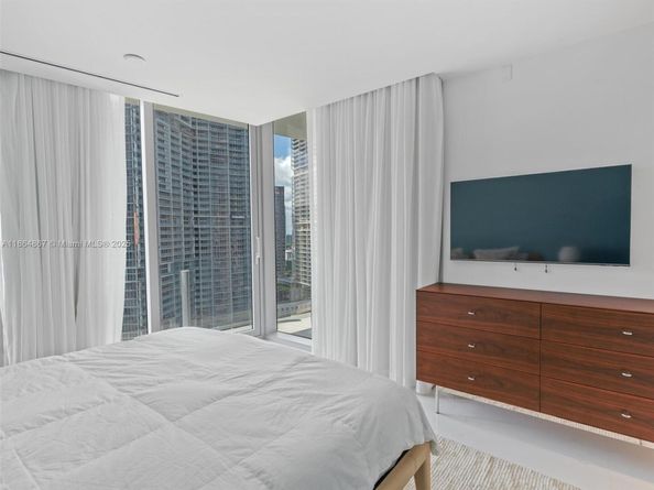 300 Biscayne Blvd Way 2505, Miami FL 33131