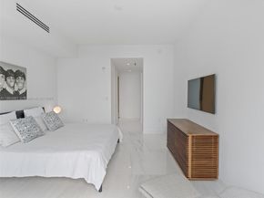 300 Biscayne Blvd Way 2505, Miami FL 33131