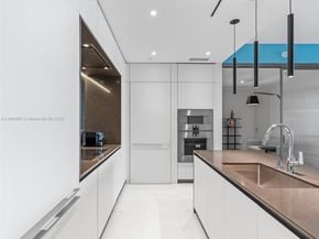 300 Biscayne Blvd Way 2505, Miami FL 33131