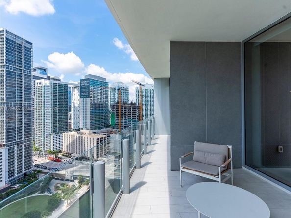 300 Biscayne Blvd Way 2505, Miami FL 33131