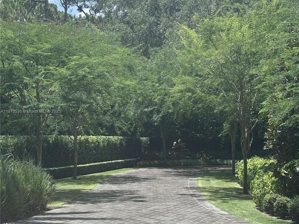 Undisclosed Address #A11873530, Miami FL 33143