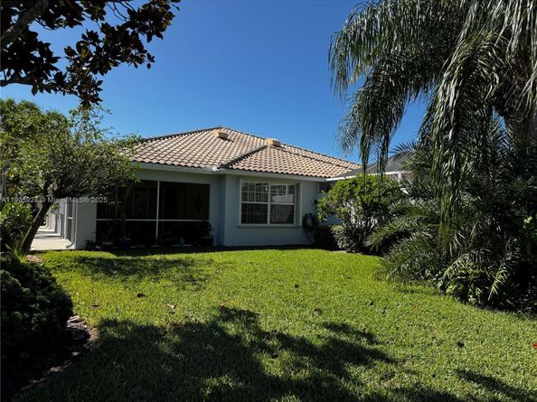 8269 Saint Johns Ct, Wellington FL 33414
