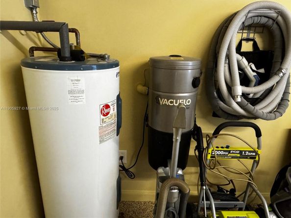 8269 Saint Johns Ct, Wellington FL 33414