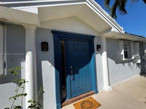 8269 Saint Johns Ct, Wellington FL 33414