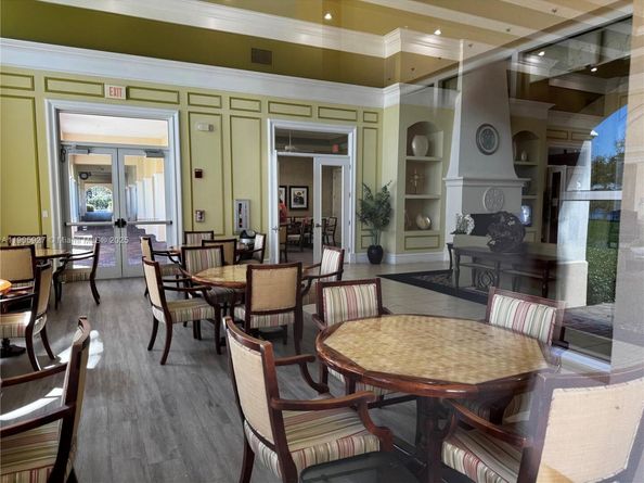 8269 Saint Johns Ct, Wellington FL 33414