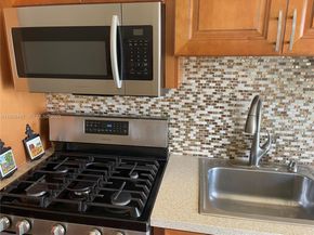 20120 NE 2nd Ave W28, Miami Gardens FL 33179