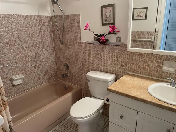 20120 NE 2nd Ave W28, Miami Gardens FL 33179