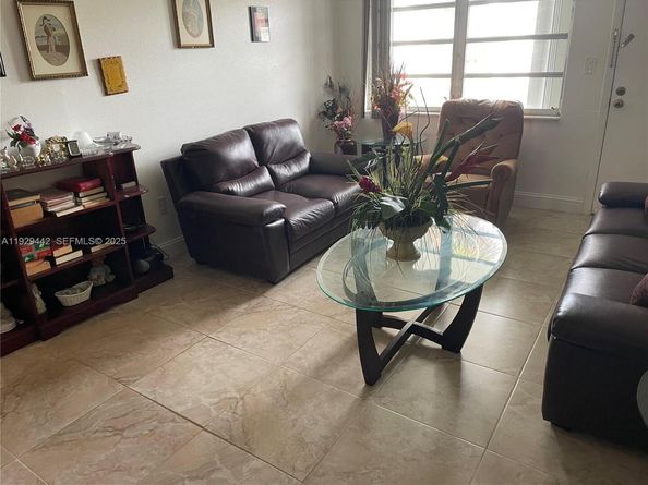 20120 NE 2nd Ave W28, Miami Gardens FL 33179