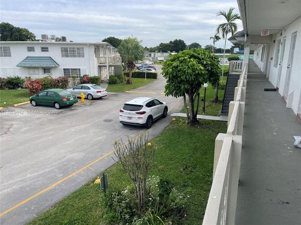 20120 NE 2nd Ave W28, Miami Gardens FL 33179