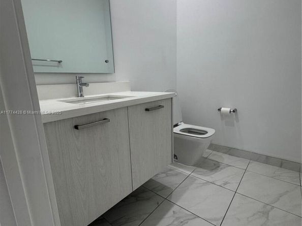 1044 NE 18 103, Fort Lauderdale FL 33304