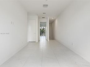 1044 NE 18 103, Fort Lauderdale FL 33304
