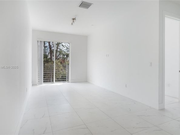 1044 NE 18 103, Fort Lauderdale FL 33304