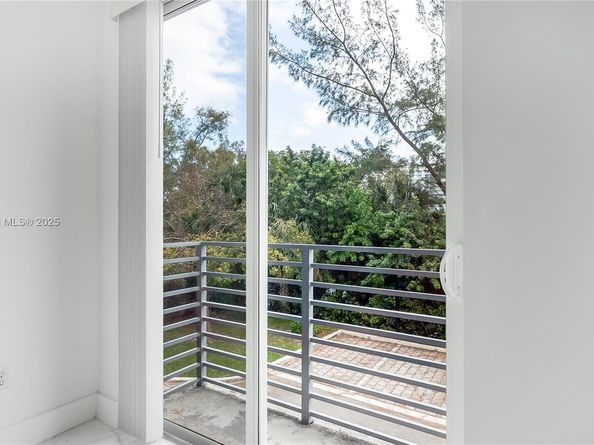 1044 NE 18 103, Fort Lauderdale FL 33304
