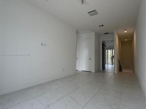 1044 NE 18 103, Fort Lauderdale FL 33304
