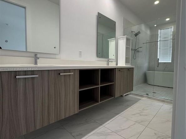 1044 NE 18 103, Fort Lauderdale FL 33304