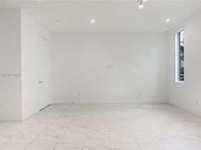 1044 NE 18 103, Fort Lauderdale FL 33304