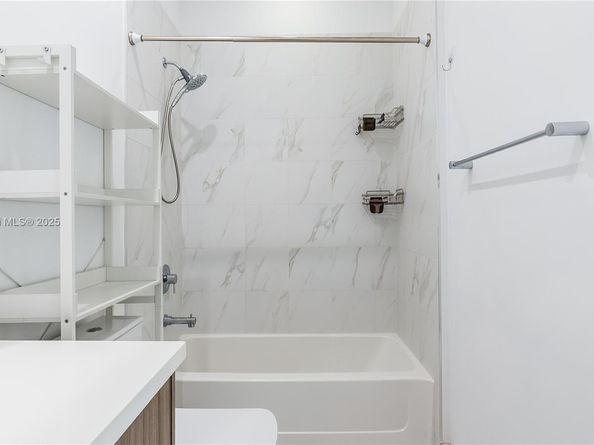 1044 NE 18 103, Fort Lauderdale FL 33304
