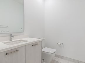 1044 NE 18 103, Fort Lauderdale FL 33304