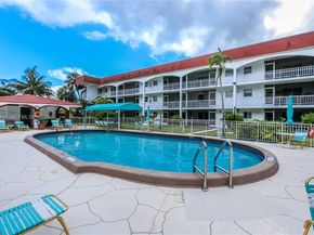 580 Egret Dr 121, Hallandale Beach FL 33009