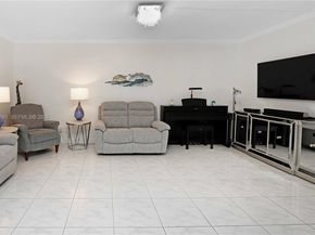 580 Egret Dr 121, Hallandale Beach FL 33009