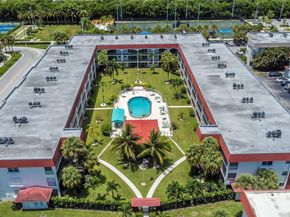 580 Egret Dr 121, Hallandale Beach FL 33009