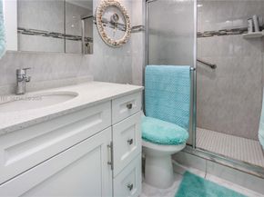 580 Egret Dr 121, Hallandale Beach FL 33009