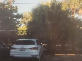 580 Egret Dr 121, Hallandale Beach FL 33009