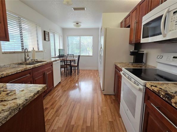2120 SW 94th Ter 404, Davie FL 33324