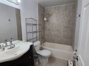 2120 SW 94th Ter 404, Davie FL 33324