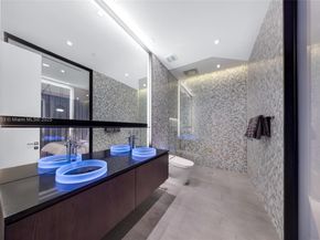 Undisclosed Address #A11915253, Miami FL 33127